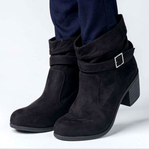 American Eagle vegan suede slouch booties size 8.5